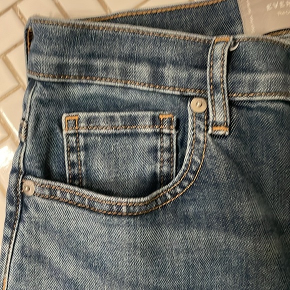 Everlane - Picture 3 of 5